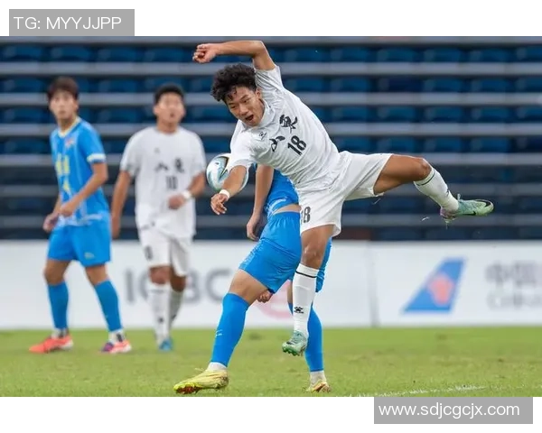 足球明星在比赛中展现风采与技巧引领球队走向胜利的精彩瞬间